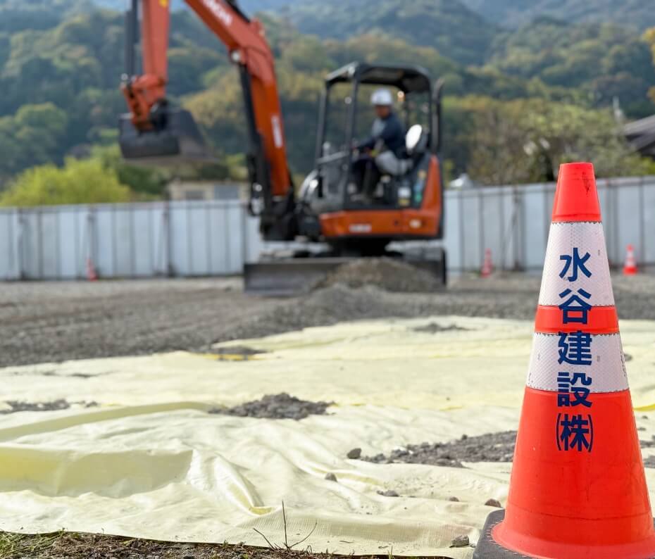 水谷建設のコーンが置かれた土木工事の現場